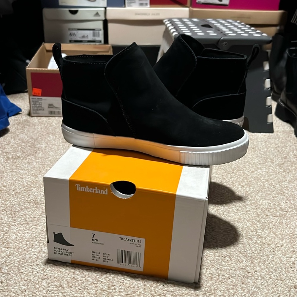 Women’s Timberland suede pull-on sneaker/boot